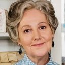 Lena T. Hansson als Magda Säll