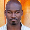 Isaiah Johnson als Benny