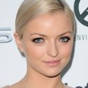 Francesca Eastwood als Waitress