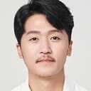 Sim Woo-sung als Control room staff