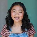 Lydia Zhou als Emily