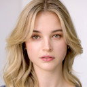 Taryn Marie Butler als Tee