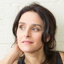Karyne Lemieux als Caroline Hébert