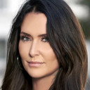 Stephanie 'Geggo' Karma Salvarli als Sig selv