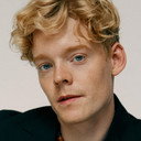 Lucas Lynggaard Tønnesen als Magnus Nyborg