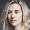 Lucy Lowe als Judy Drinkle