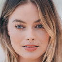 Margot Robbie als Naomi Lapaglia
