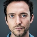 George Blagden als Gavin Abbott