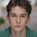 Darcy Bryce als Young Desmond