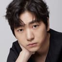 Lee Ju-seung als Jeong-woo