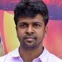 Madhan Karky als Cameo Appearance in "Aga Aga" Song