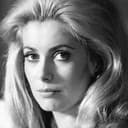 Catherine Deneuve als Suzanne Pujol