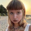 Julie Doidy als Julie