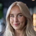Øyunn Krogh als 