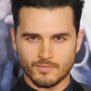 Michael Malarkey als Cinch Barton