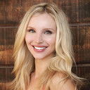 Katya Bakat als Dr. Cara