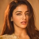 Wamiqa Gabbi als Geet's Cousin (uncredited)