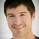 Joshua Neil als Officer Perry