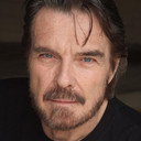 Sean Kenney als Dr. Howard Glass