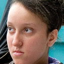 Esmeralda Ouertani als Esmeralda, student