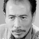 Xingjia Qi als Partisan