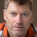 Stephen Beckett als Narrator (voice)