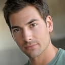 Chris Muto als Detective Alvarez