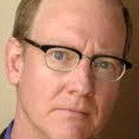 William Woff als Reverend Casey