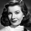 Lois Maxwell als Cora