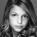 Carson Brown als Nicole Carver