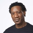 Arnold Pinnock als Dr. Dean Cutler