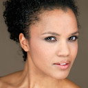 Kari Nicolle als Shea