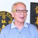 Ip Chun als Stall owner with phone
