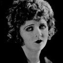Miss DuPont als Helen Hughes