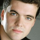 Jonathan Shew als Andre Baruch / Ensemble