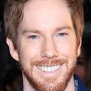 Chris Owen als Chuck Sherman