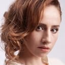 Münibe Millet als Bankacı Kadın