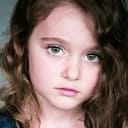 Riya May Atwood als Polly Willoughby