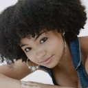 Mia Rae Roberts als Alexis
