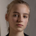Juli Grabenhenrich als Leo