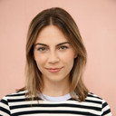 Kelly Cooper als Holly