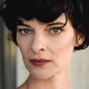 Sarah Hostettler als Amanda Tanner