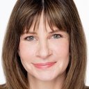 Leslie Zang als Elizabeth
