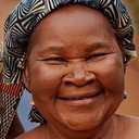 Odilia Yoni als Awa