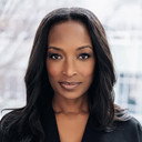 Erika Woods als Reporter