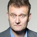 Hugh Dennis als Immigration Officer