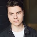 Atticus Mitchell als Cracker