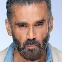 Suniel Shetty als Commander Vijay Saxena