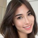 Frederika Cull als Maya