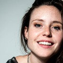 Ashley Hutchinson als Sarah
